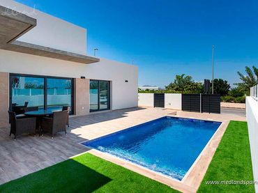 Xalet amb piscina en venda a Daya Nueva