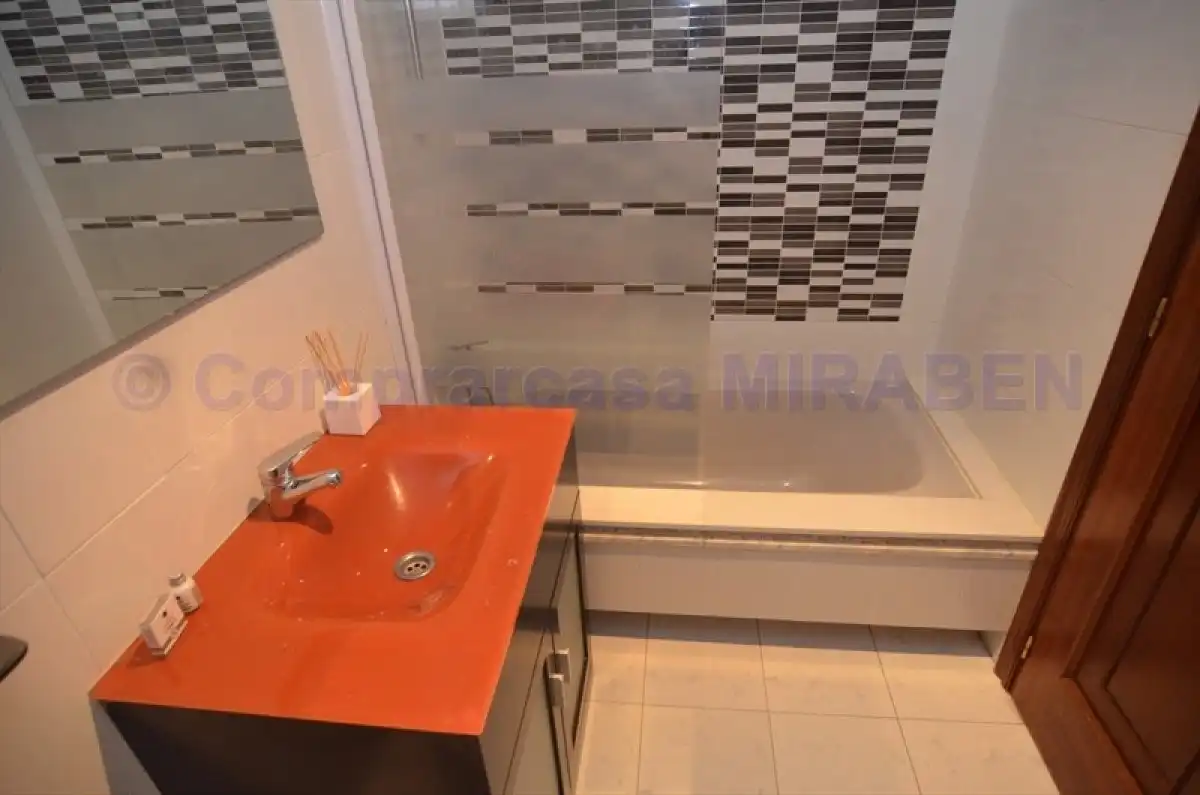 Bathroom of Flat for rent in Boiro, A Coruña
