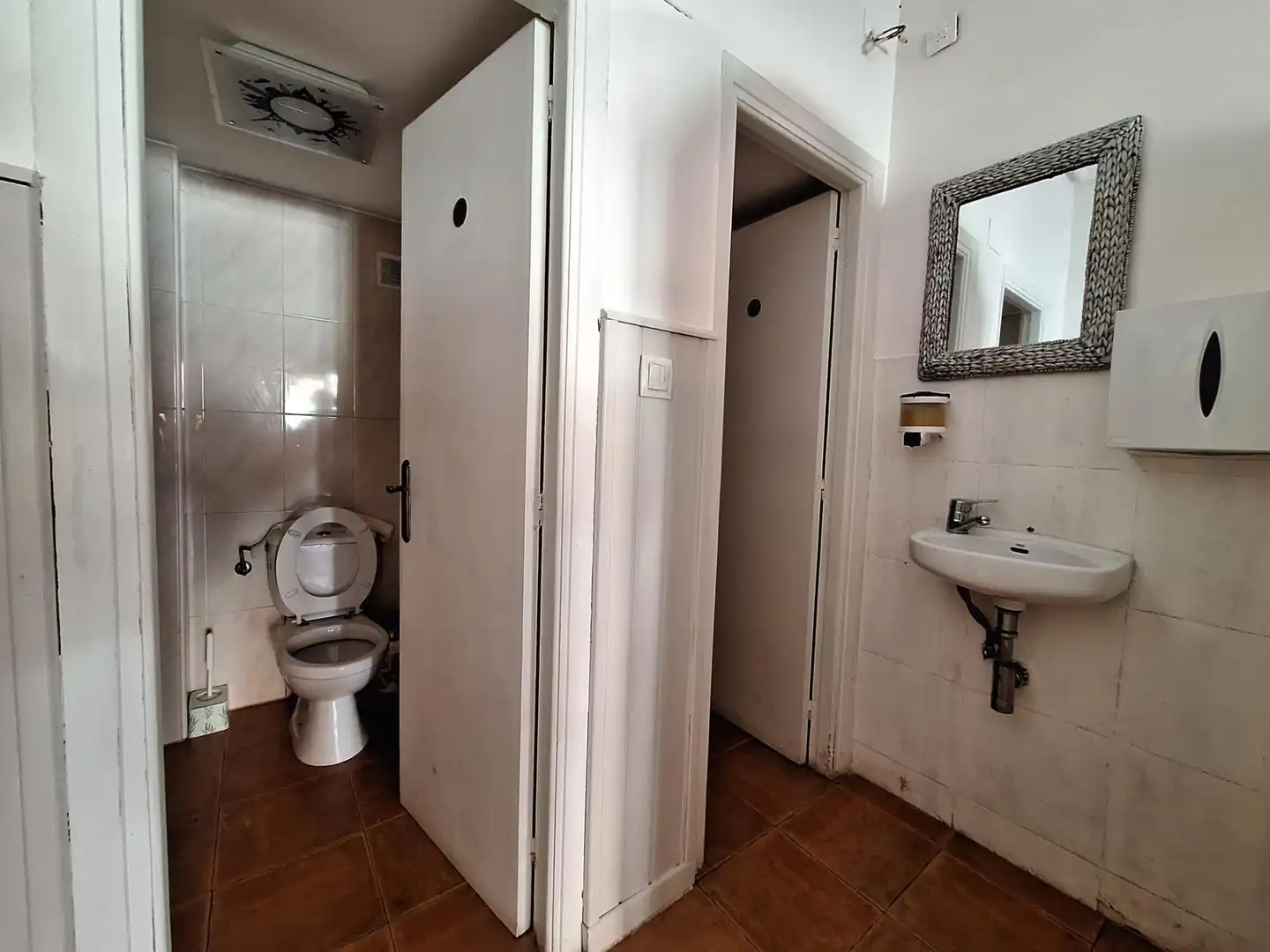 Badezimmer von Geschaftsraum zum Verkauf in Zalla 