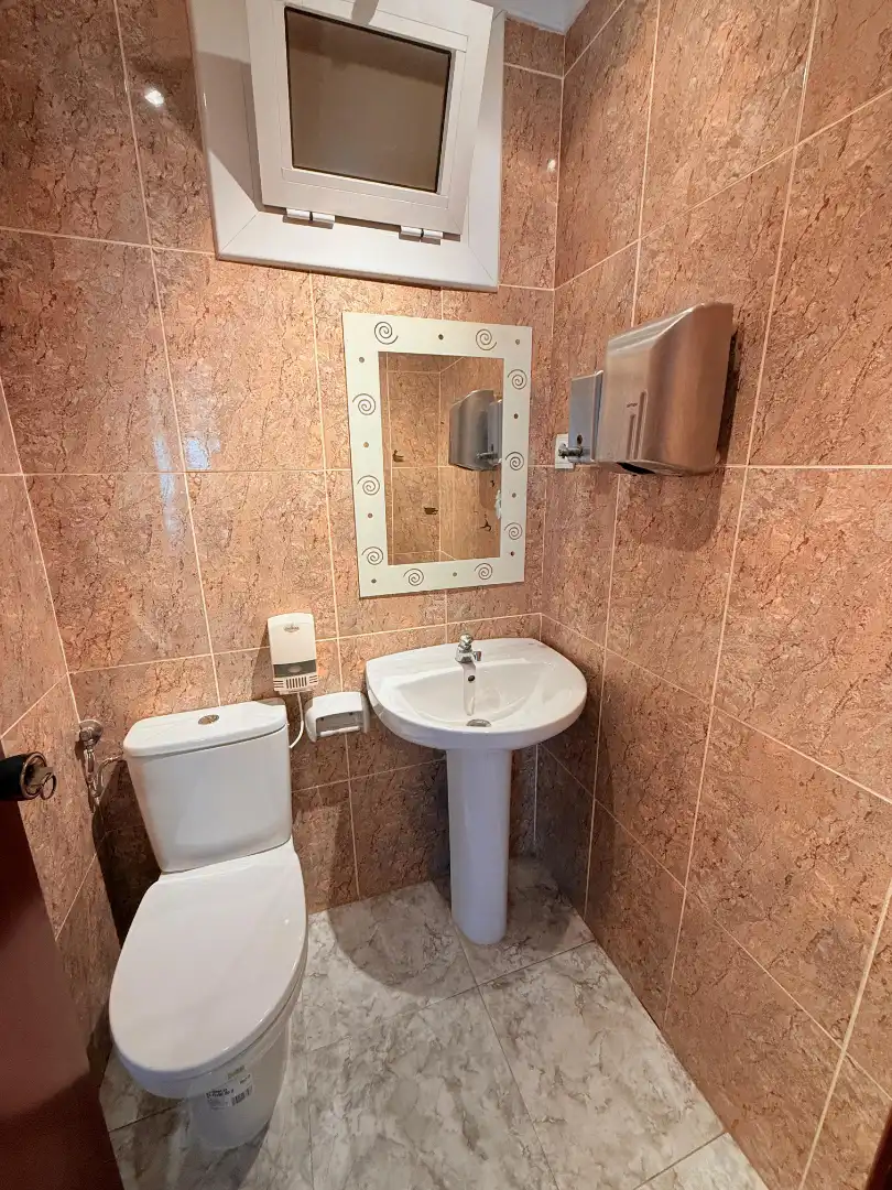 Baño de Local de alquiler en Tarragona con Amueblado