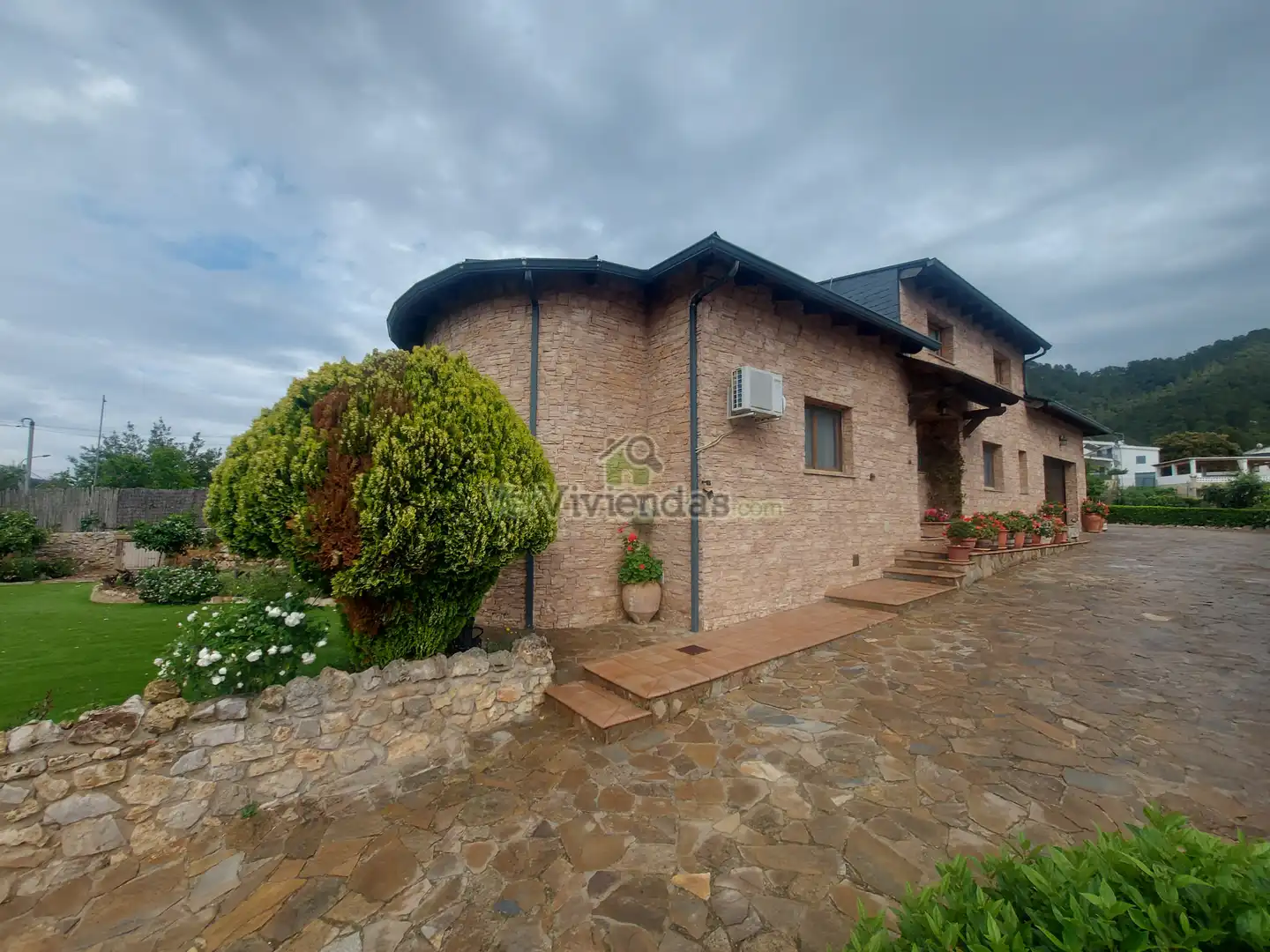 Vista exterior de Casa o xalet en venda en Vallirana amb Aire condicionat, Calefacció i Jardí privat