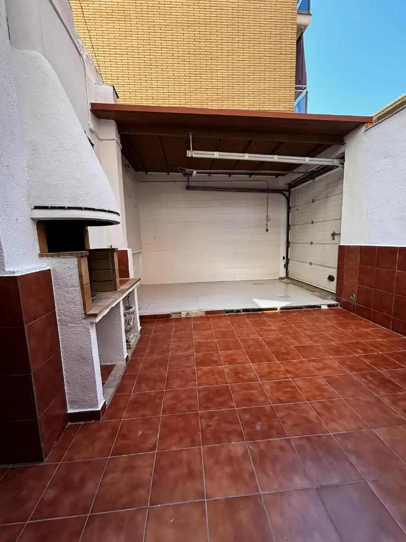 Erdgeschoss zum Verkauf in Badalona mit Klimaanlage, Heizung und Parkett