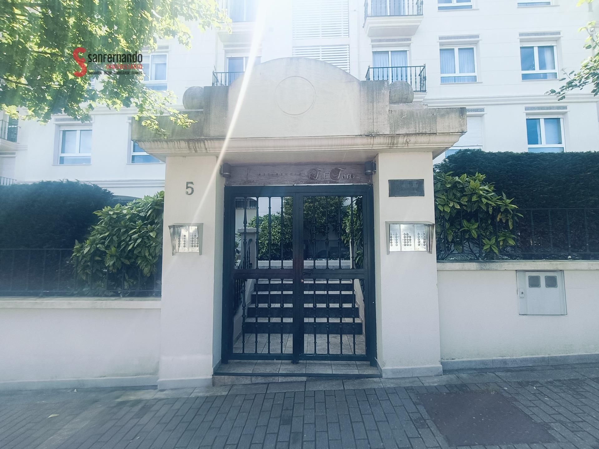 Vista exterior de Pis de lloguer en Santander amb Calefacció, Parquet i Balcó