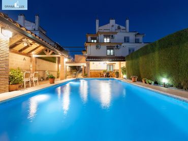 Terraced house with pool for sale in Peligros