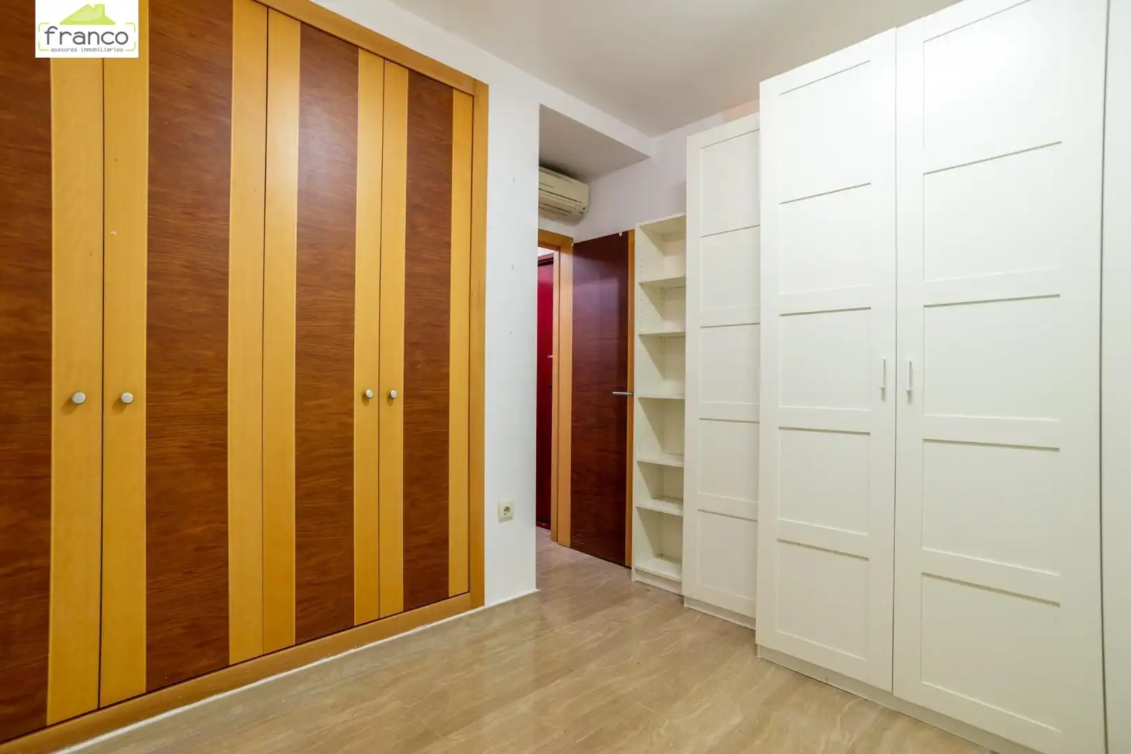 Habitación de Casa adosada en venta en Murcia con Aire acondicionado, Calefacción y Jardín privado