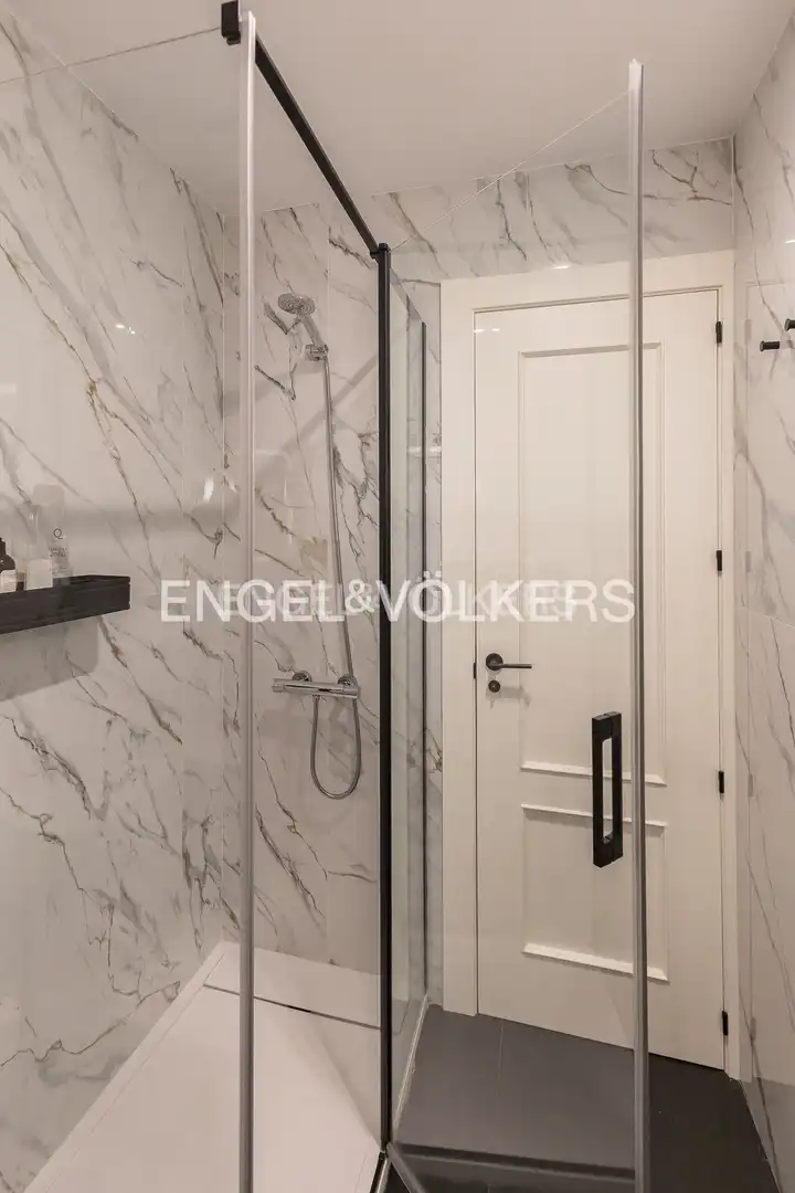 Bathroom of Flat for rent in Madrid  with Air Conditioner, Heating and Storage room
