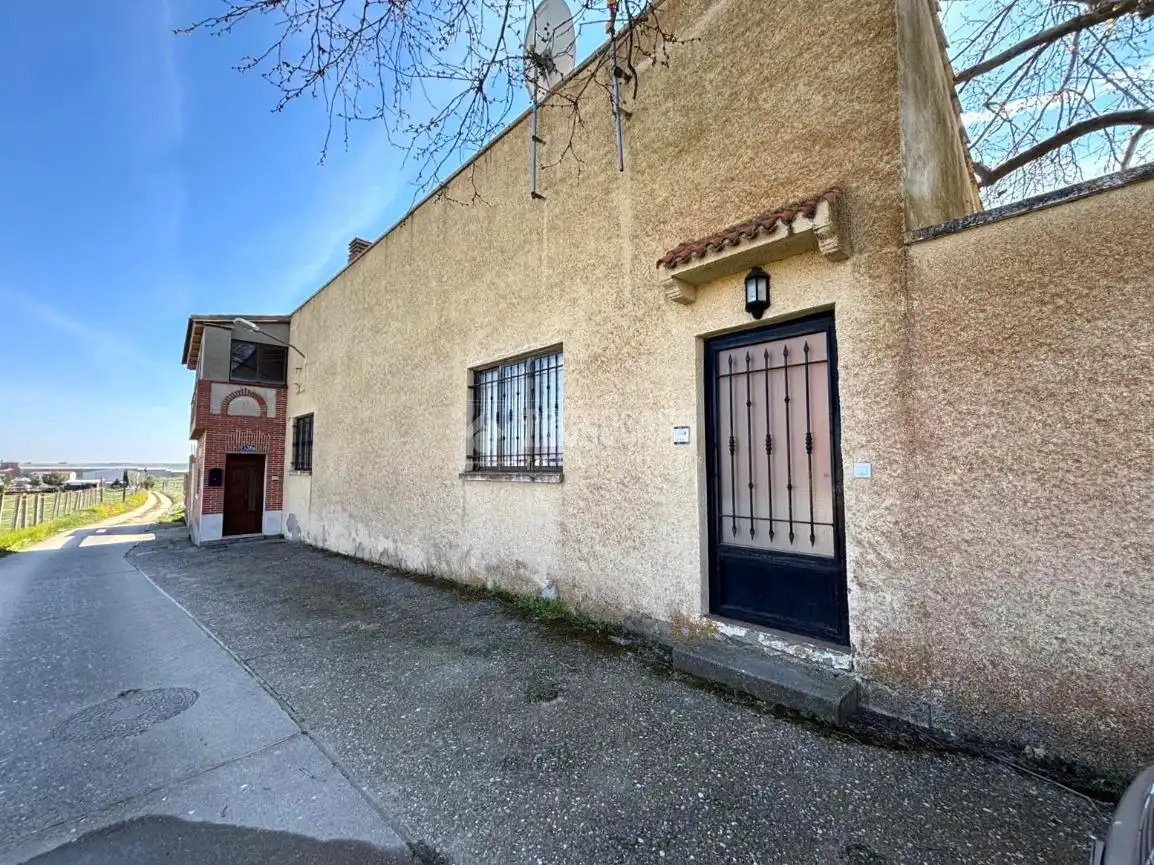 Vista exterior de Casa o chalet en venta en Nava del Rey