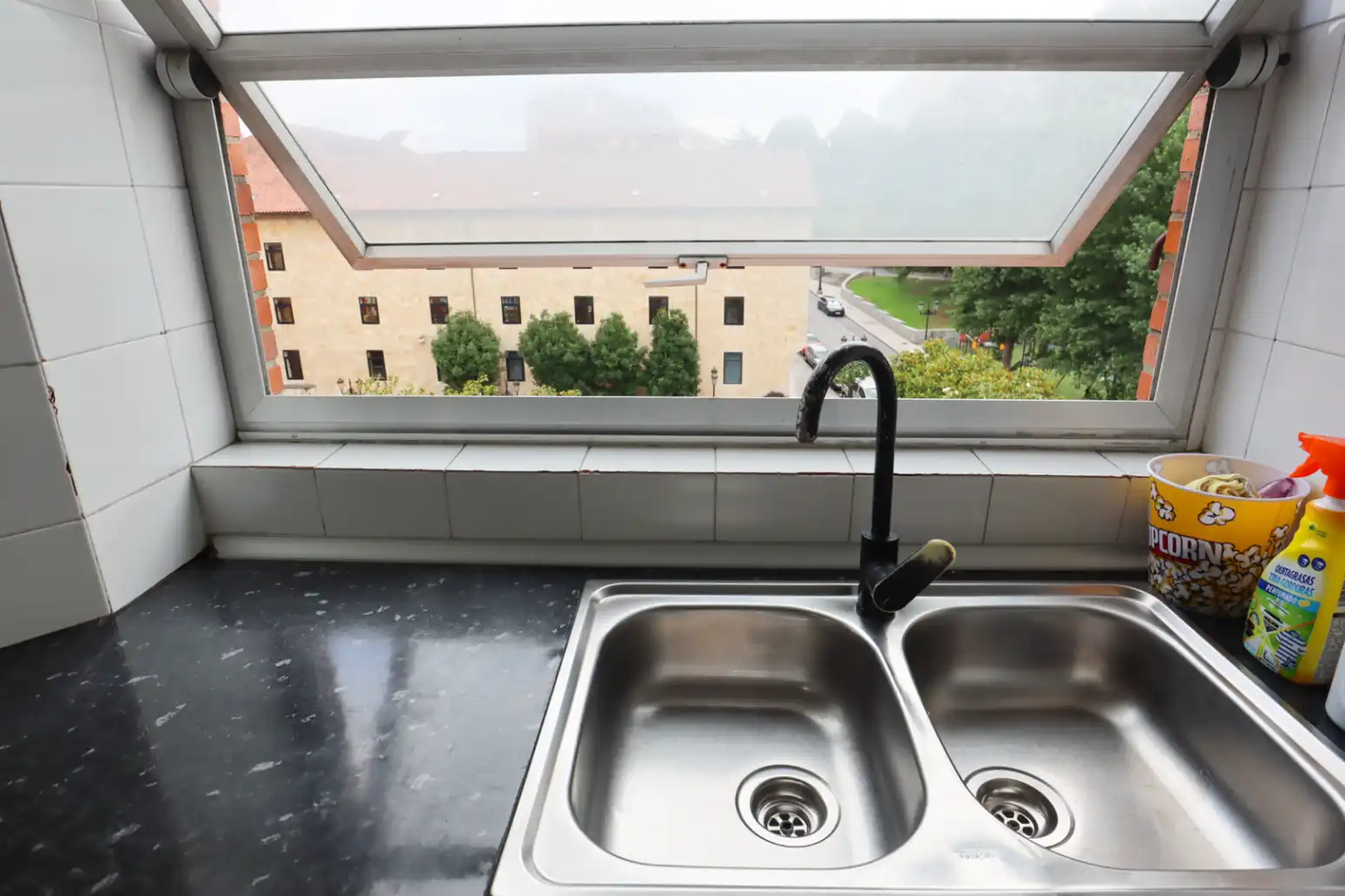 Cocina de Piso en venta en Oviedo  con Calefacción y Terraza