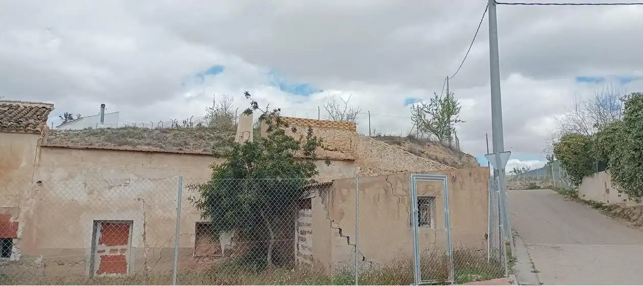 Casa rústica en venda a Algueña