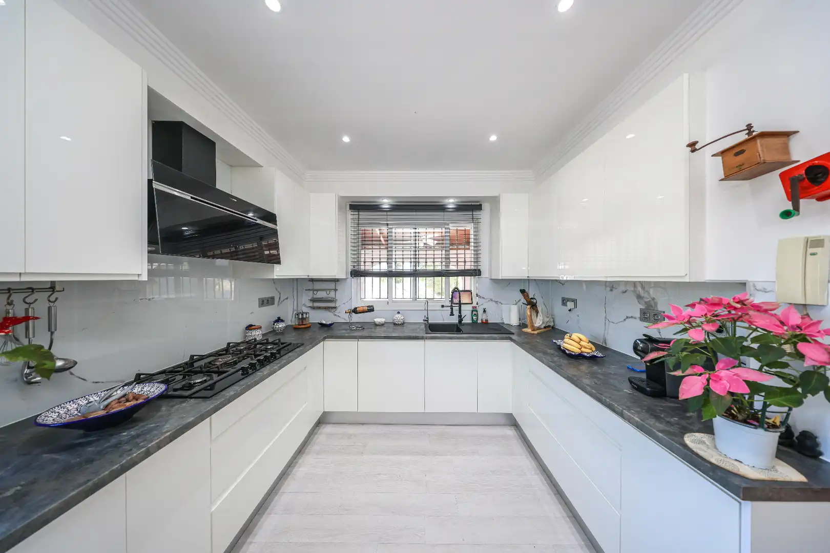 Kitchen of Houses for sale in Coín  with Private garden and Swimming Pool