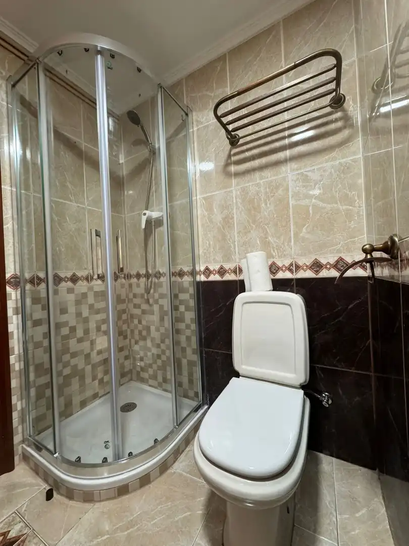 Bathroom of Flat for rent in Gijón   with Heating and Parquet flooring