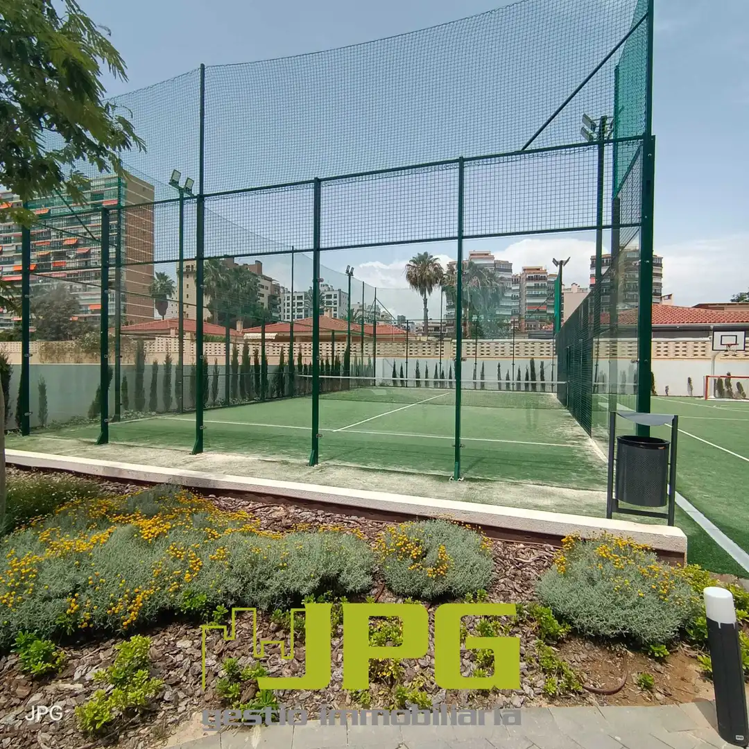 Piso en venta en Calle Violoncellista Vicente Perello, 1, PAU 5