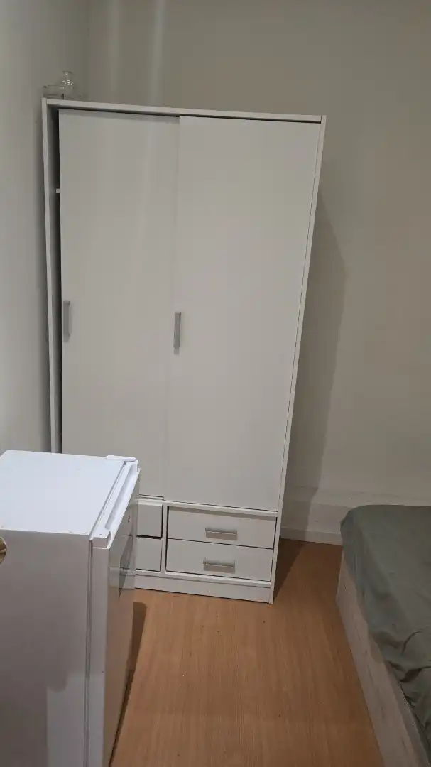 Habitación de Piso para compartir en Barcelona con Calefacción, Parquet y Amueblado