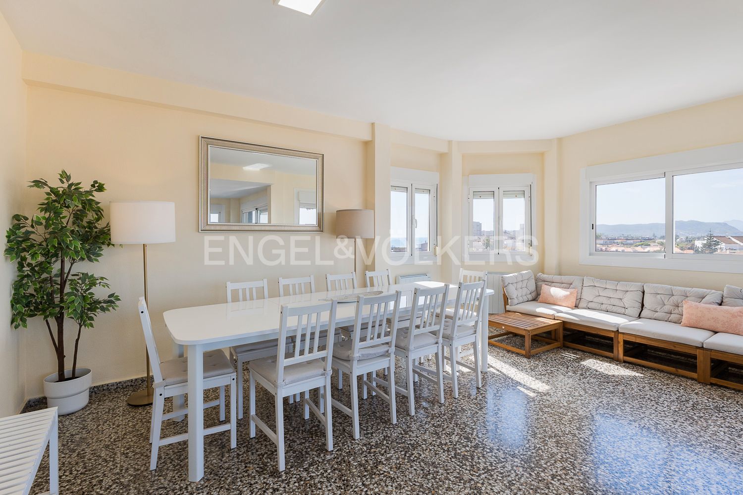 Menjador de Pis en venda en Sueca amb Calefacció, Terrassa i Piscina