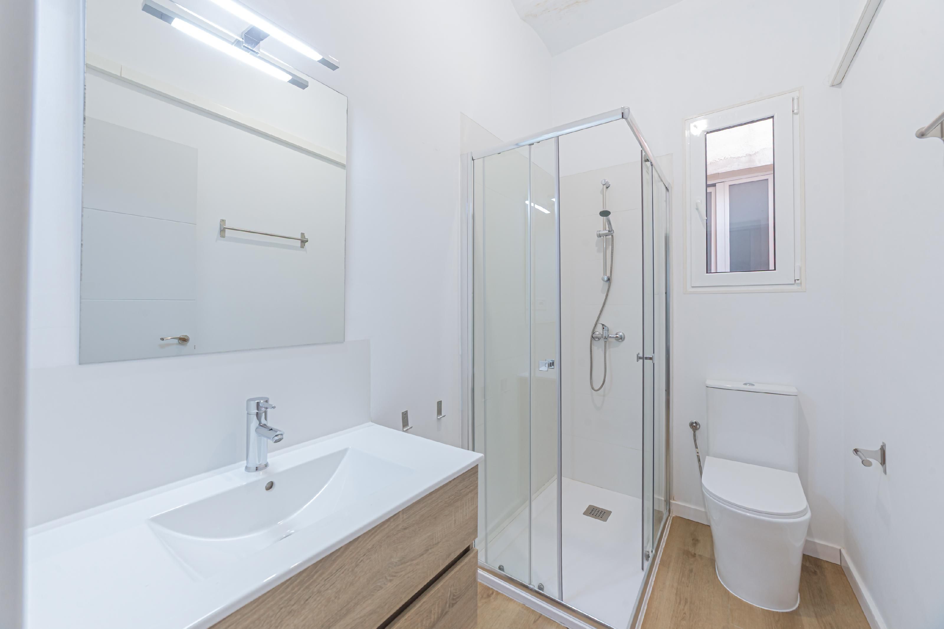 Baño de Apartamento en venta en  Barcelona Capital con Aire acondicionado, Calefacción y Parquet