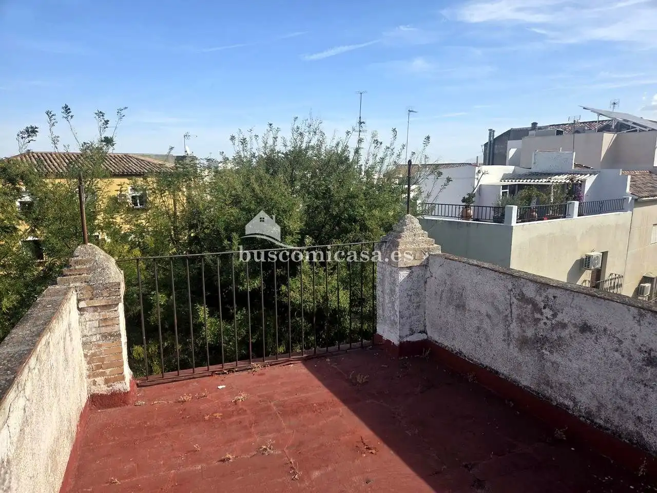 Vista exterior de Casa adosada en venda en Jaén amb Terrassa i Balcó