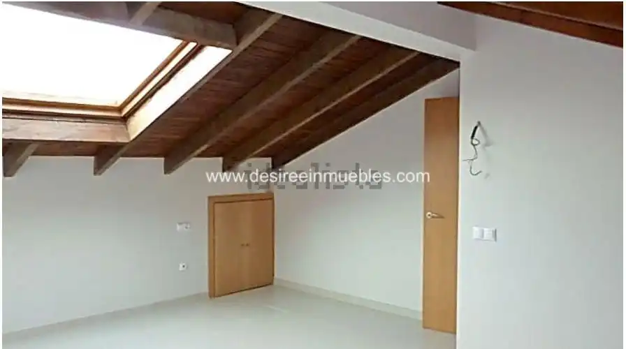 Duplexes for rent in Carrer de Pere Aleixandre, Mont-Olivet