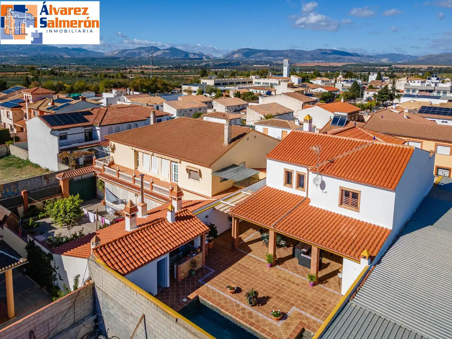 Vista exterior de Casa o xalet en venda en Albolote amb Aire condicionat, Calefacció i Terrassa