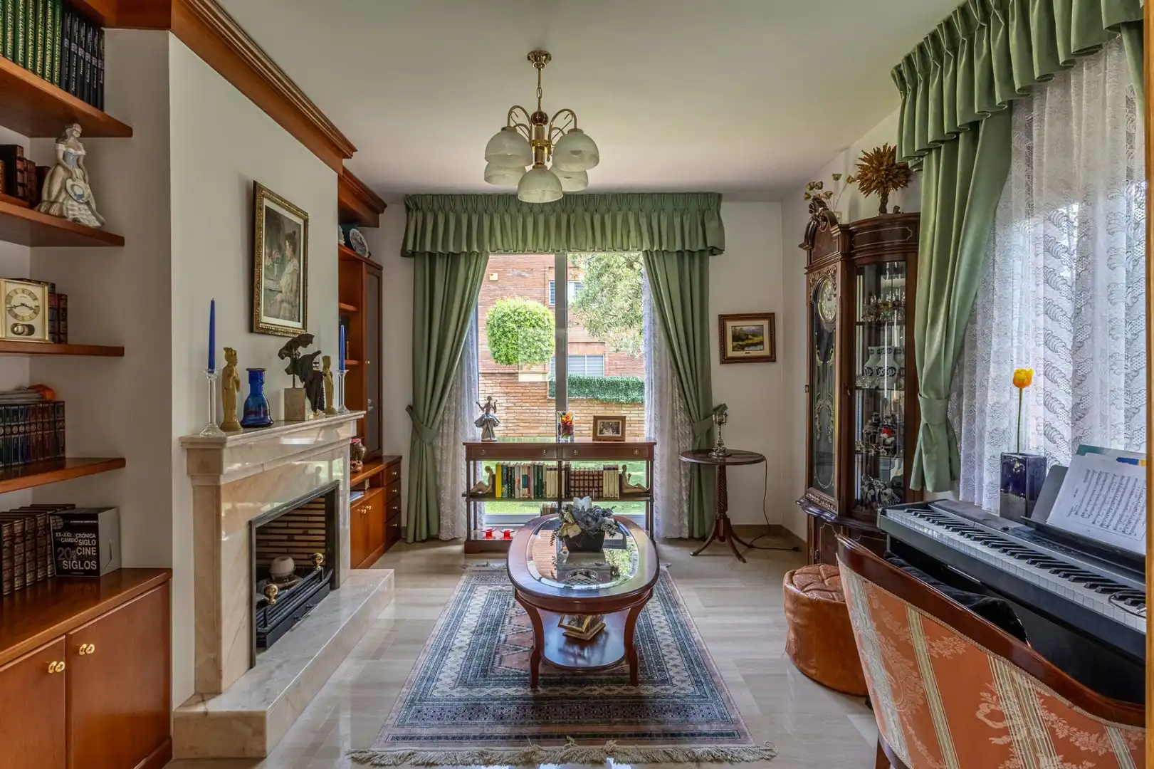 Sala d'estar de Casa o xalet en venda en El Masnou amb Calefacció, Jardí privat i Terrassa