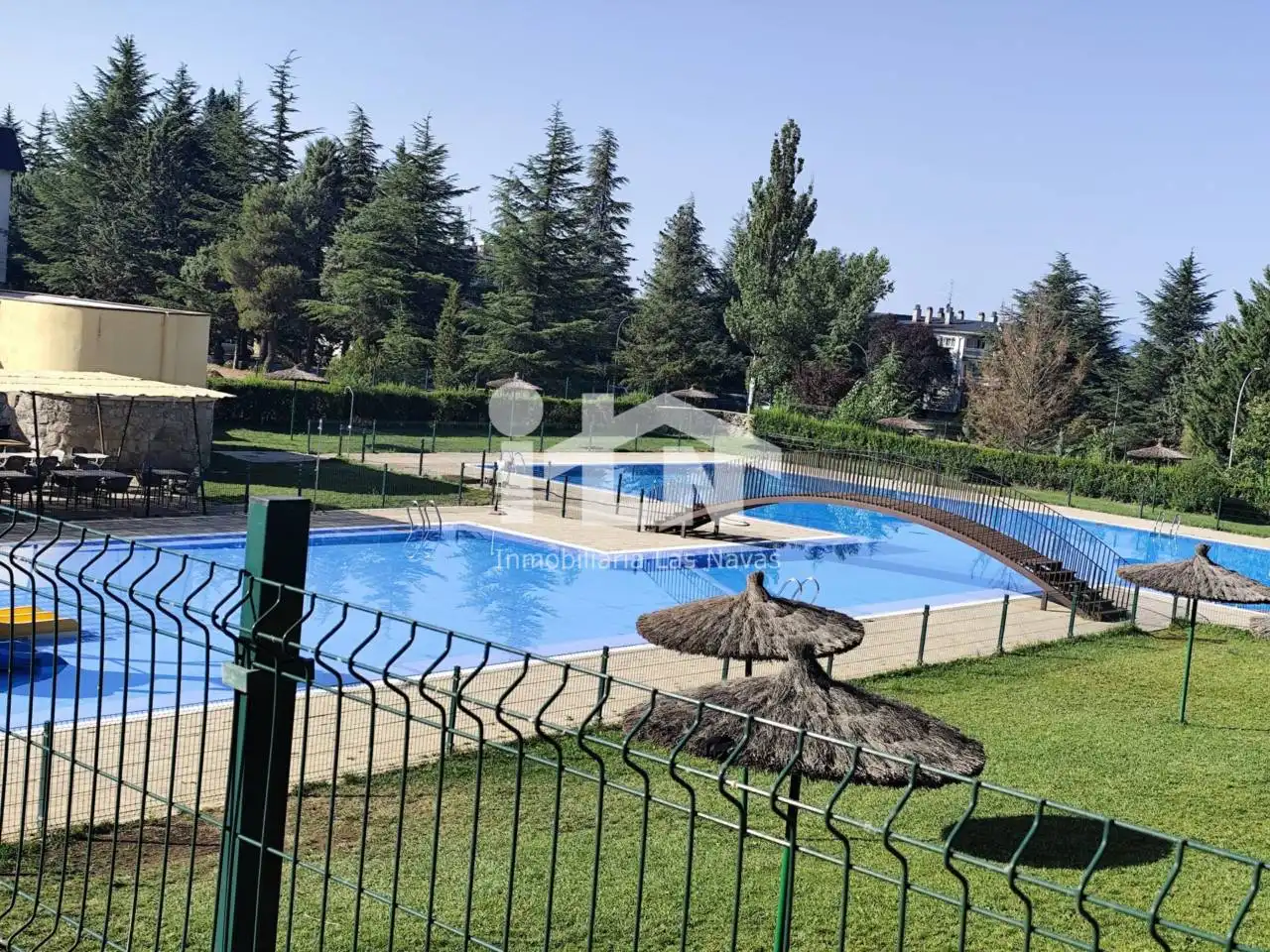 Swimming pool of Flat for sale in Las Navas del Marqués   with Heating, Terrace and Storage room