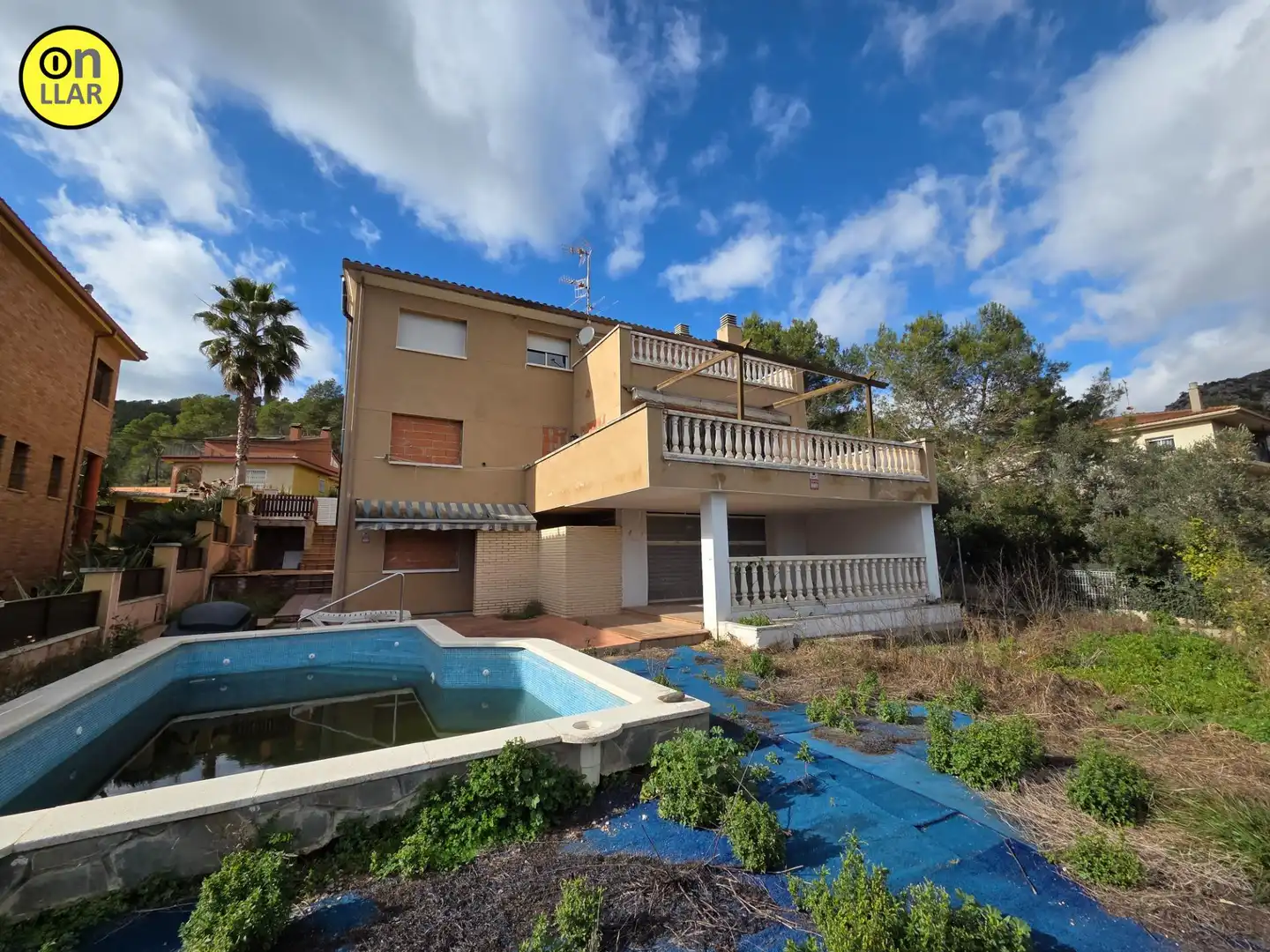 Vista exterior de Casa o xalet en venda en Canyelles amb Piscina comunitària