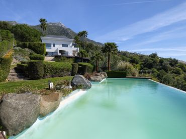 House with pool for sale in Marbella Centro