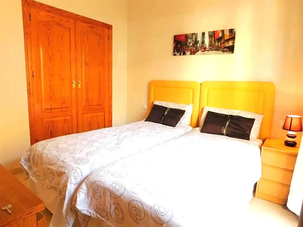 Habitación de Apartamento en venta en Marbella con Aire acondicionado, Calefacción y Amueblado
