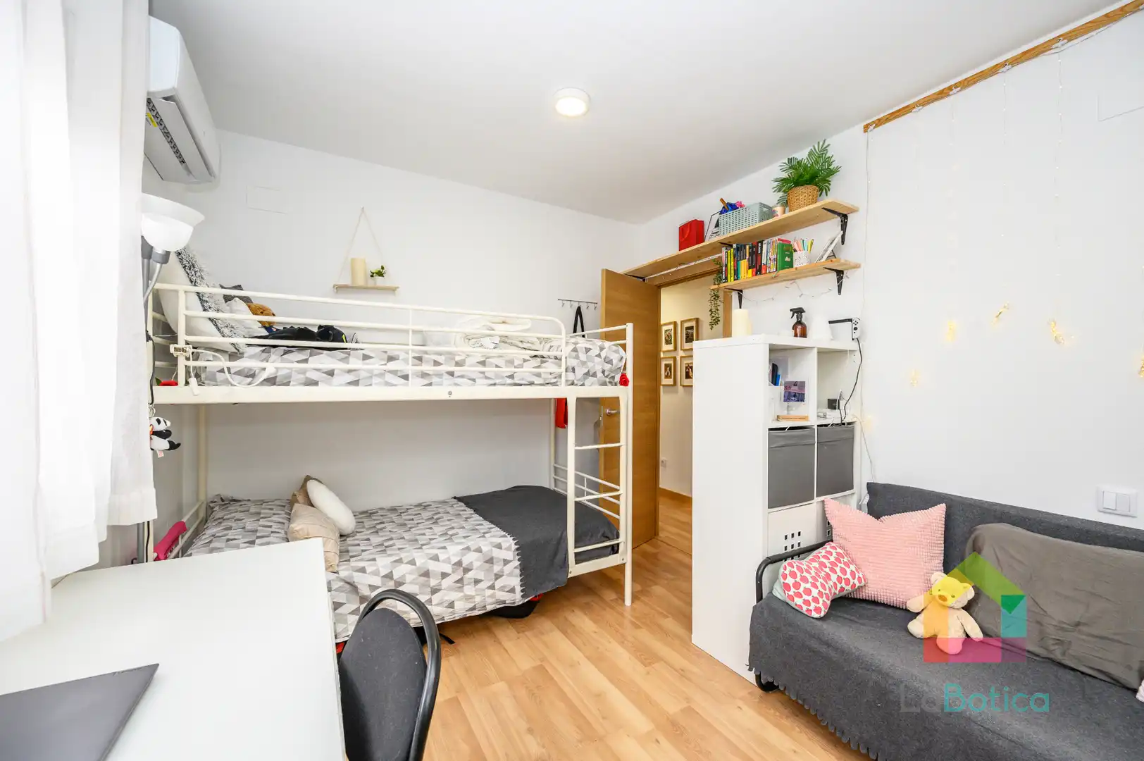 Bedroom of Flat for sale in Gerindote  with Air Conditioner, Heating and Oven