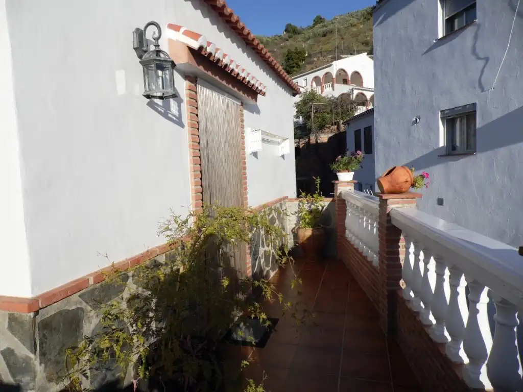 Casa rústica amb terrassa en venda a Árchez, imagen 3