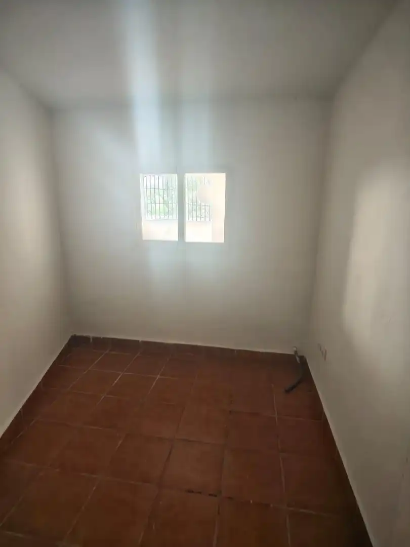 Wohnung zum Verkauf in La Zubia mit Abstellraum und Balkon