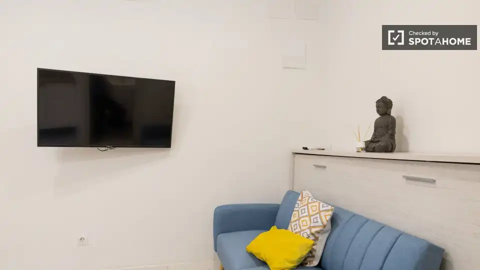 Living room of Flat for rent in Madrid  with Air Conditioner, Heating and Furnished