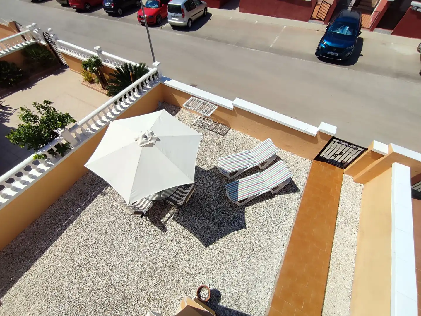 Terrasse von Einfamilien-Reihenhaus zum Verkauf in Orihuela mit Klimaanlage, Terrasse und Möbliert