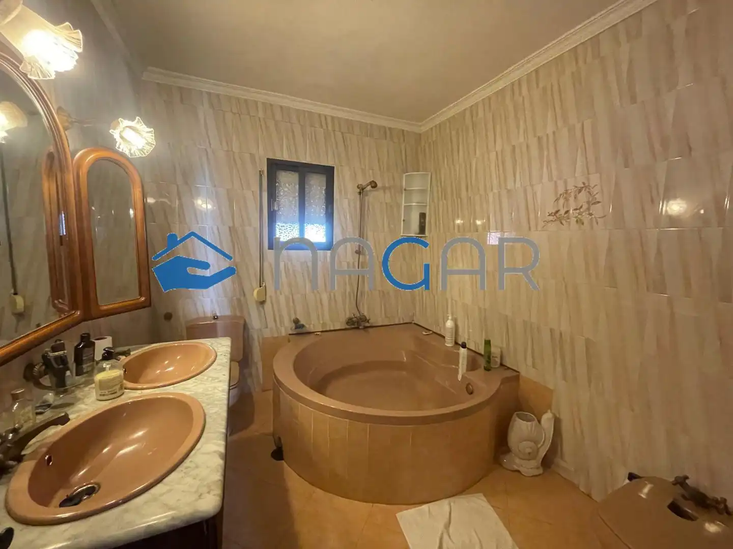 Badezimmer von Country house zum Verkauf in La Línea de la Concepción mit Privatgarten, Schwimmbad und Möbliert