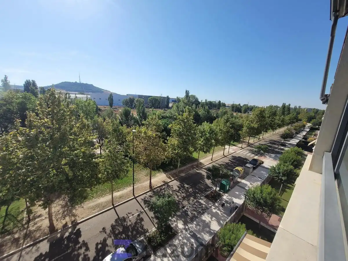 Pis amb jardí de lloguer a C. Arribes del Duero, imagen 27