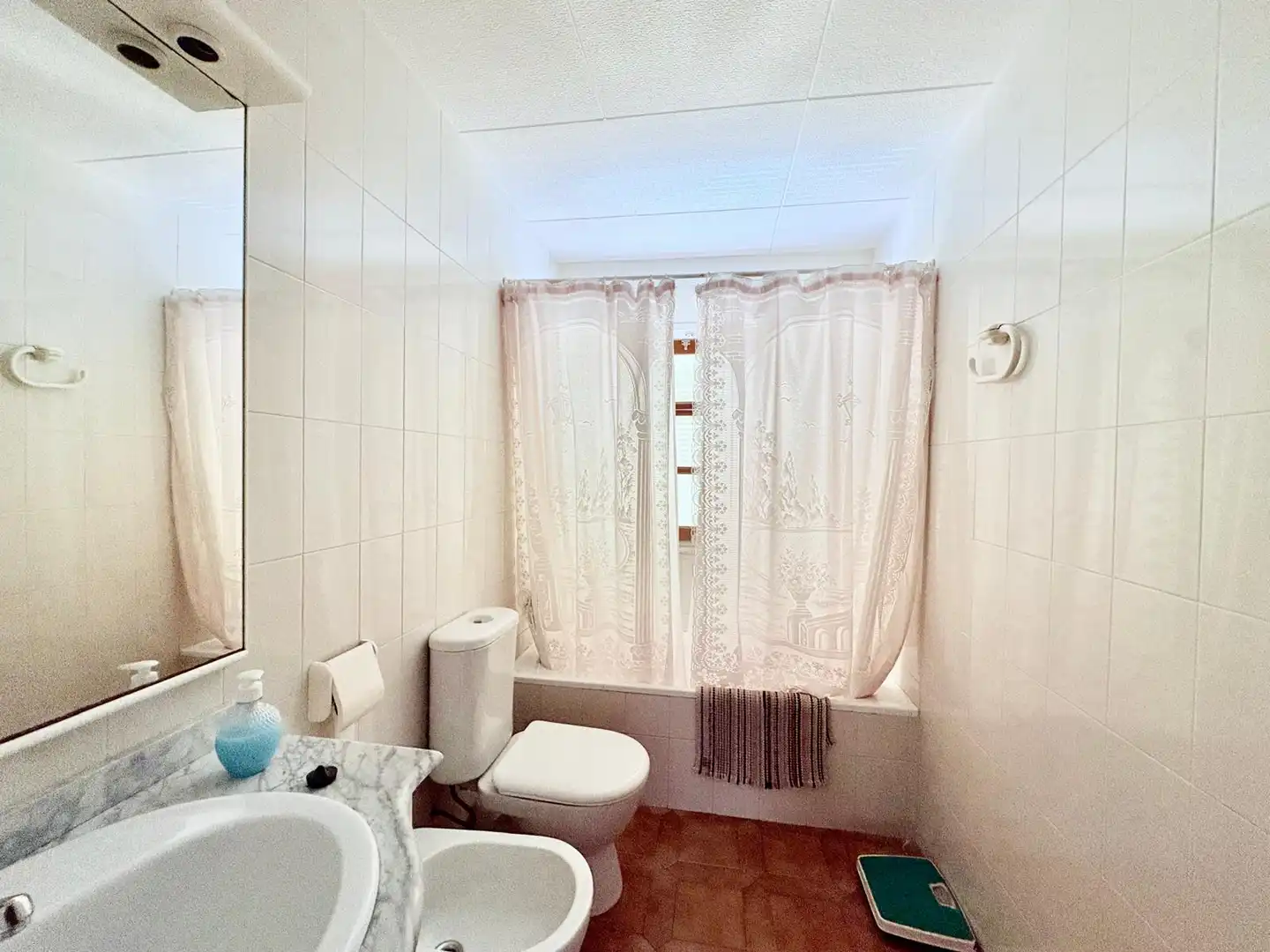 Baño de Casa adosada de alquiler en Cubelles con Amueblado, Horno y Lavadora