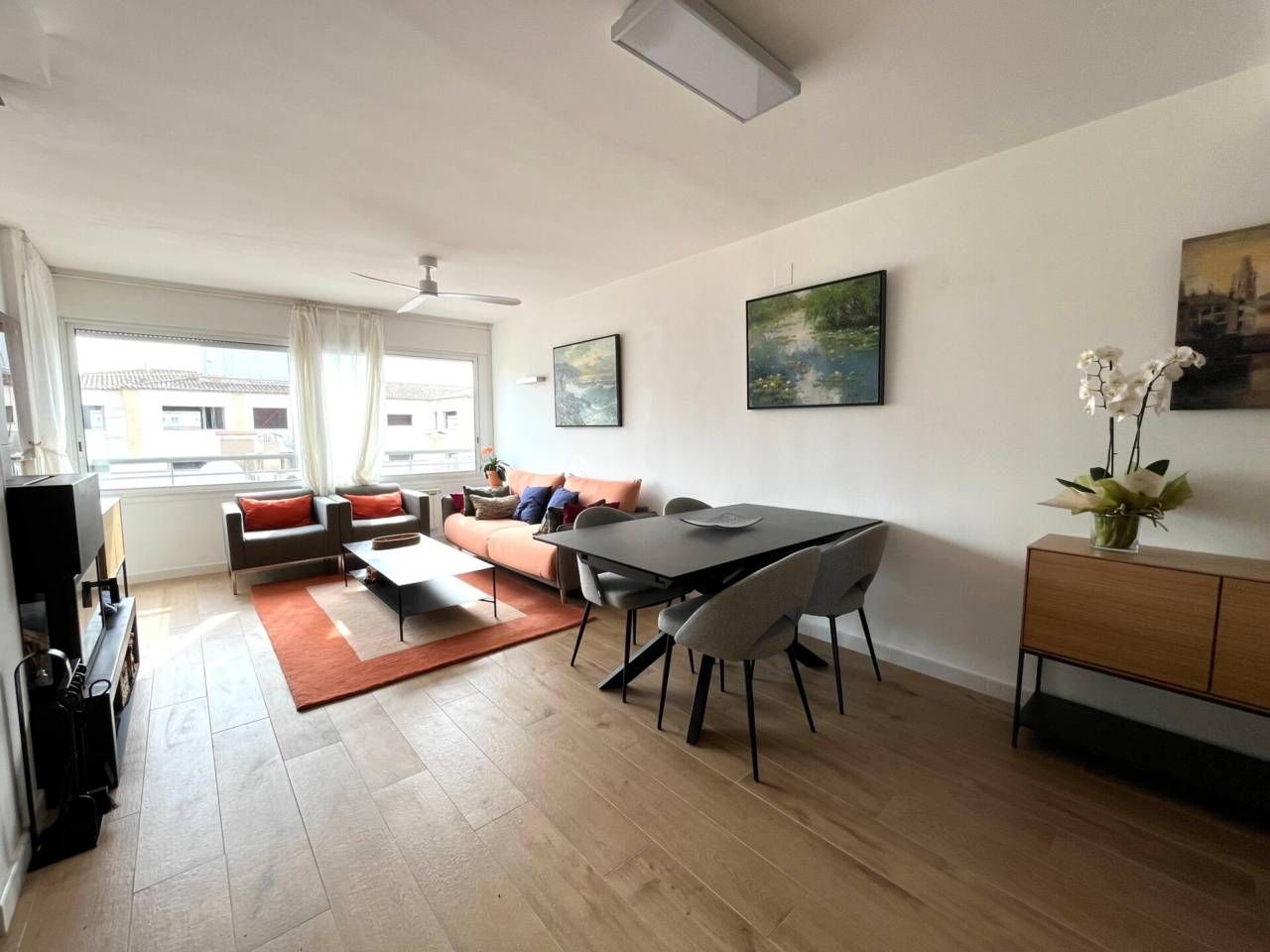 Living room of Flat for sale in Girona Capital  with Air Conditioner, Heating and Balcony
