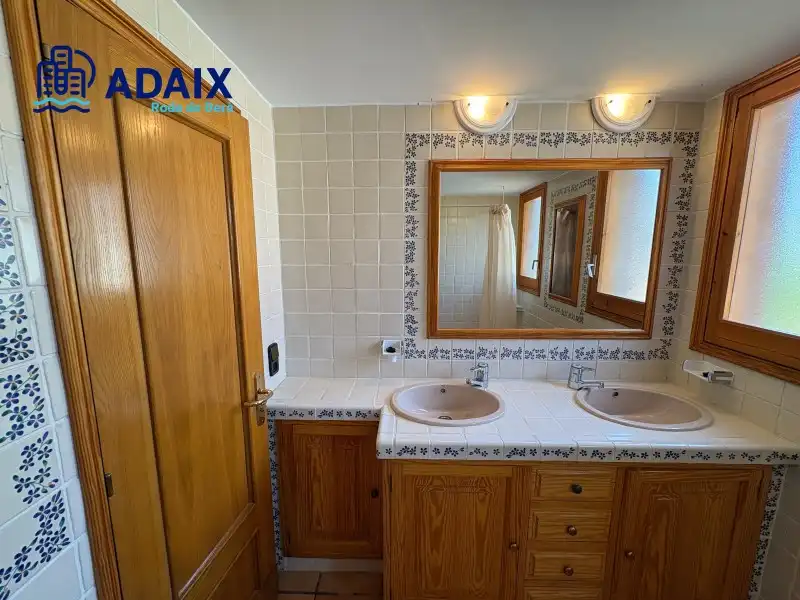 Baño de Casa o chalet en venta en Roda de Berà con Terraza, Trastero y Horno