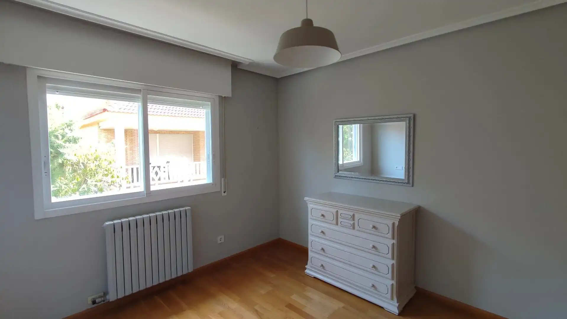 Habitación de Casa adosada de alquiler en Zaragoza con Aire acondicionado, Calefacción y Jardín privado