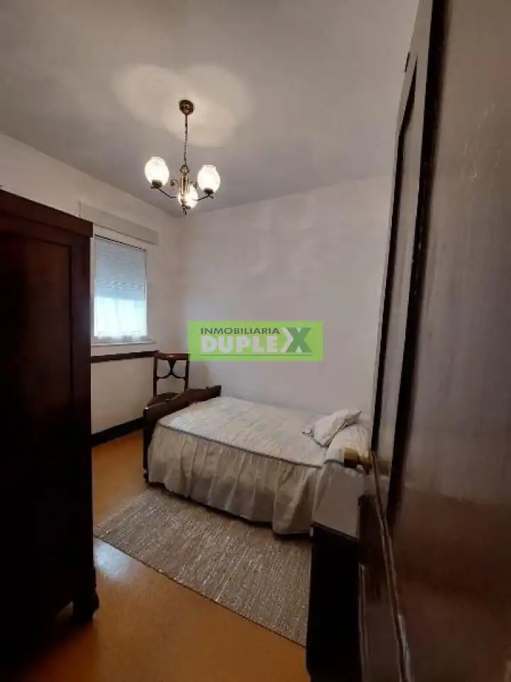 Habitación de Casa o chalet en venta en Pontevedra Capital  con Calefacción, Jardín privado y Trastero