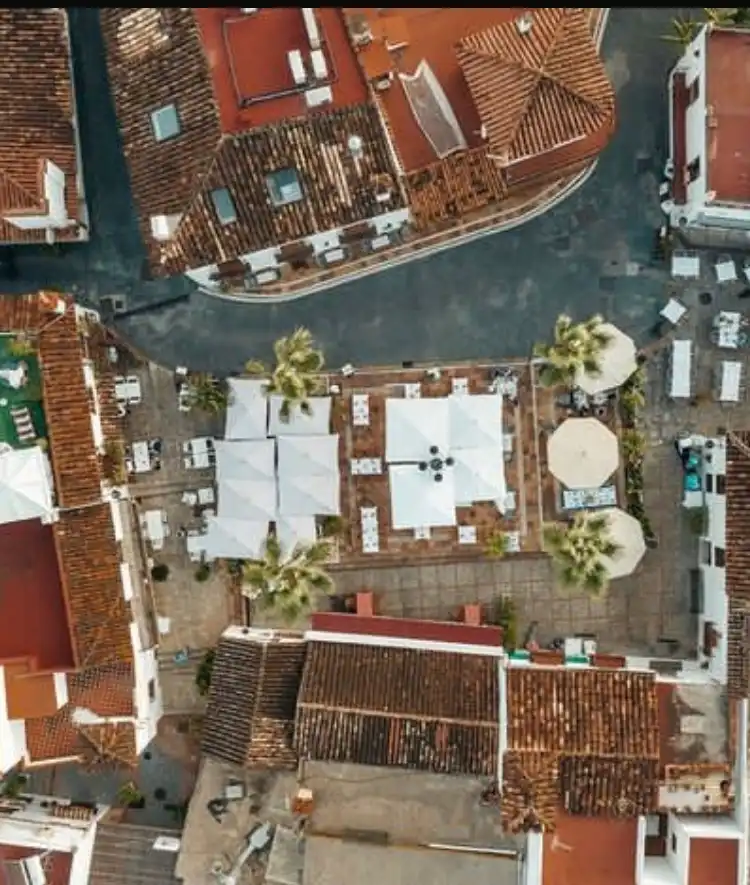 Außenansicht von Geschaftsraum zur Miete in Benahavís mit Klimaanlage und Terrasse