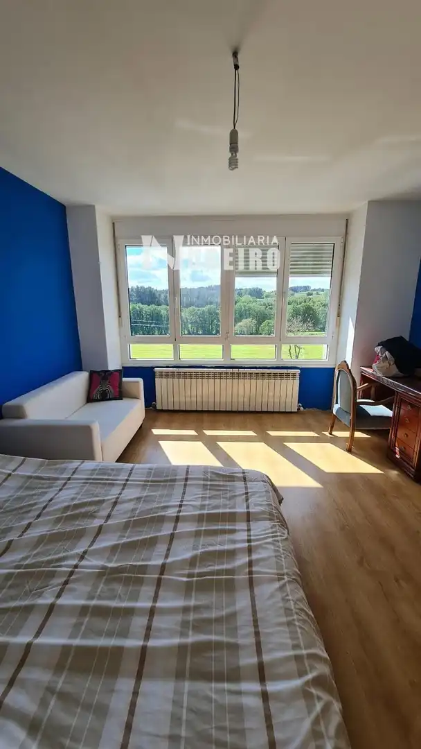 Dormitori de Casa o xalet en venda en Lugo amb Calefacció i Moblat