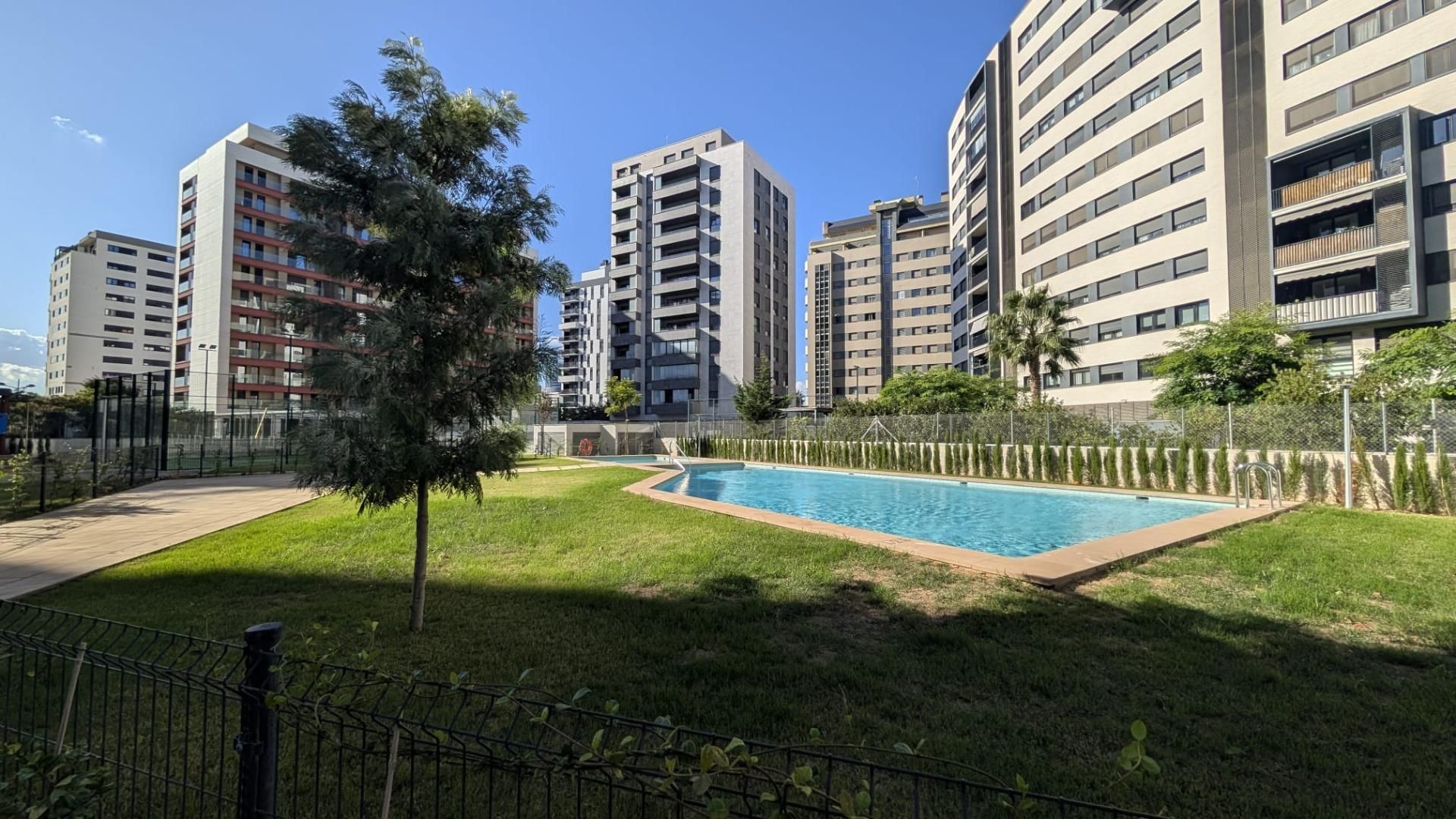 Vista exterior de Pis de lloguer en  Valencia Capital amb Aire condicionat, Calefacció i Jardí privat