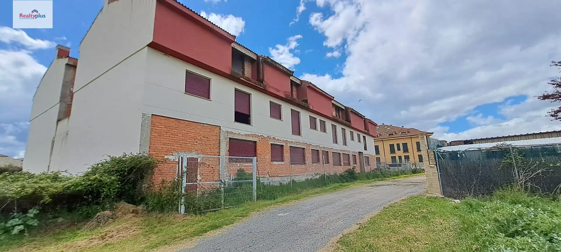 Vista exterior de Edifici en venda en Espirdo