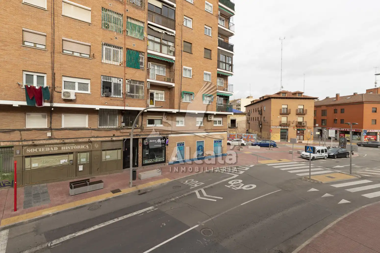 Vista exterior de Pis en venda en Alcalá de Henares amb Calefacció