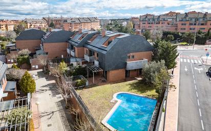 Exterior view of Single-family semi-detached for sale in Las Rozas de Madrid  with Air Conditioner, Heating and Private garden