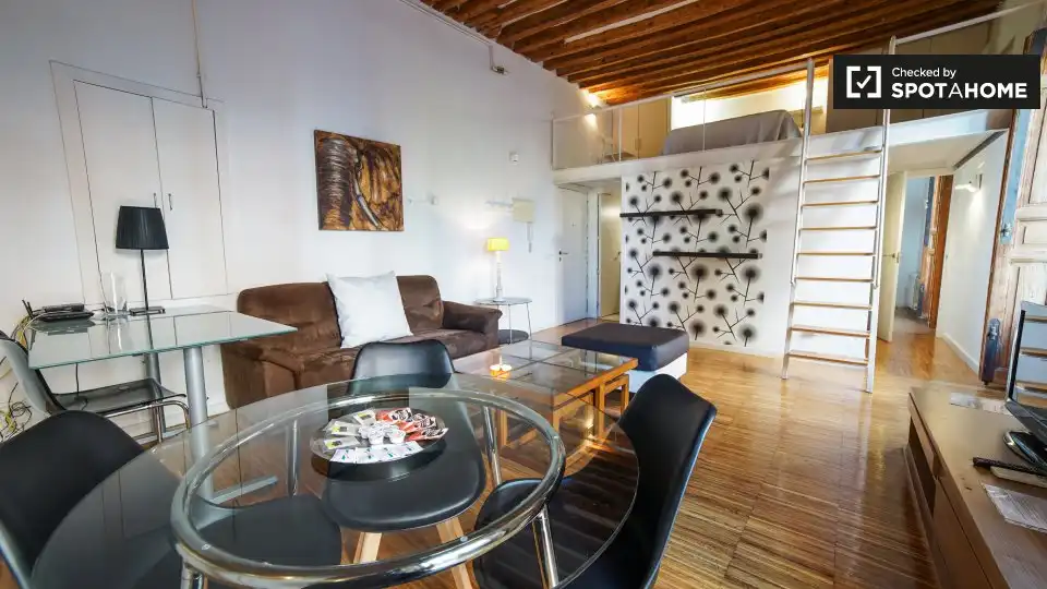 Piso con terraza en alquiler en Centro
