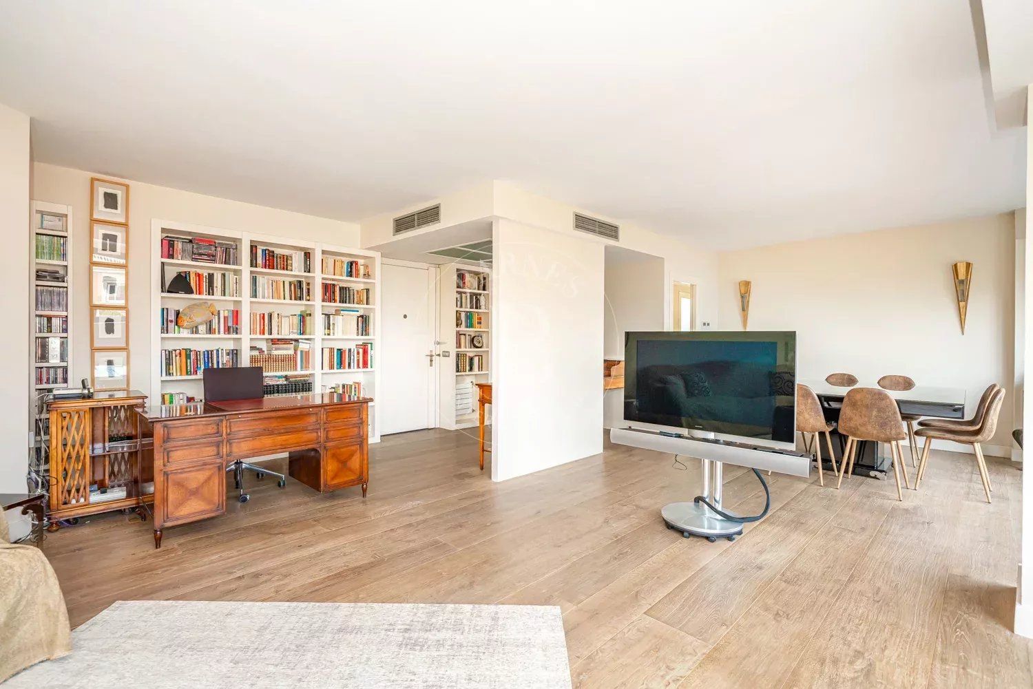 Living room of Flat to rent in  Madrid Capital  with Air Conditioner, Heating and Swimming Pool