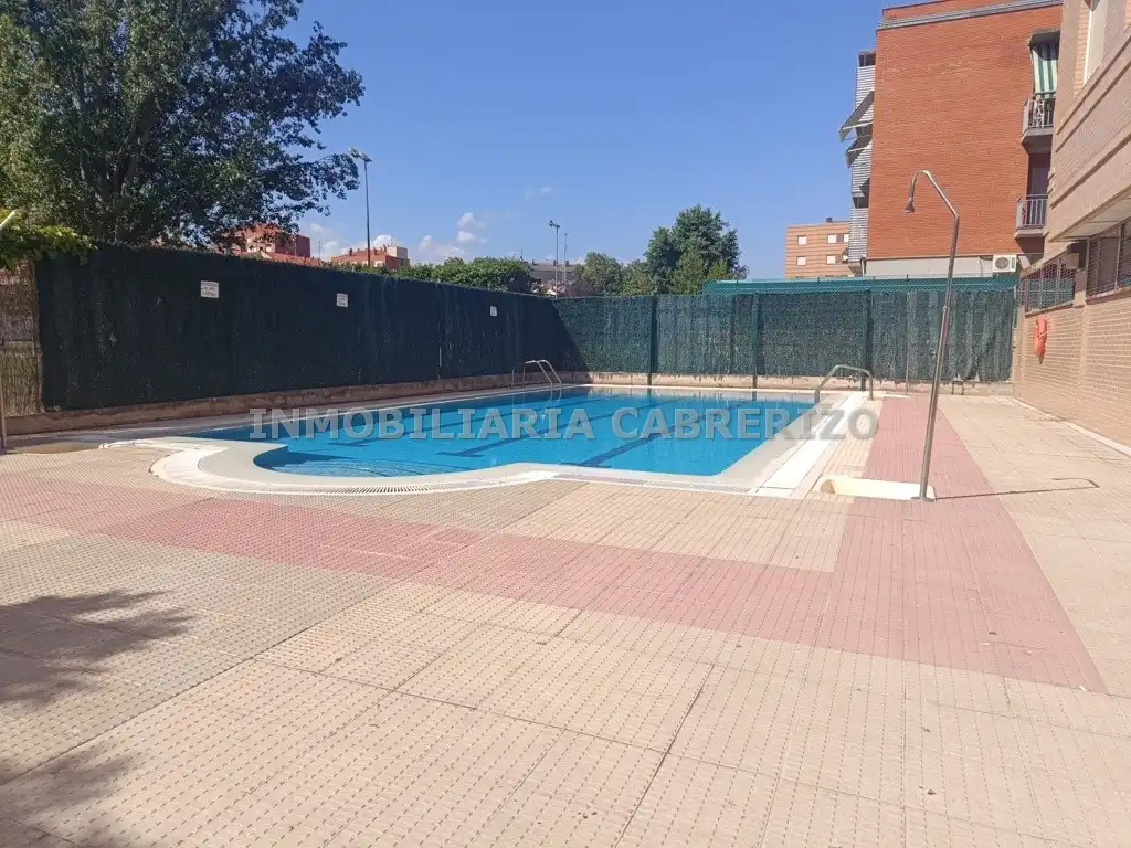 Piscina de Piso en venta en  Logroño con Calefacción, Parquet y Terraza
