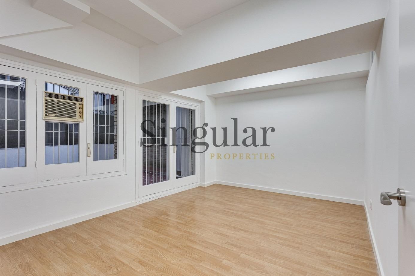 Bedroom of Flat for sale in  Barcelona Capital  with Air Conditioner, Heating and Terrace