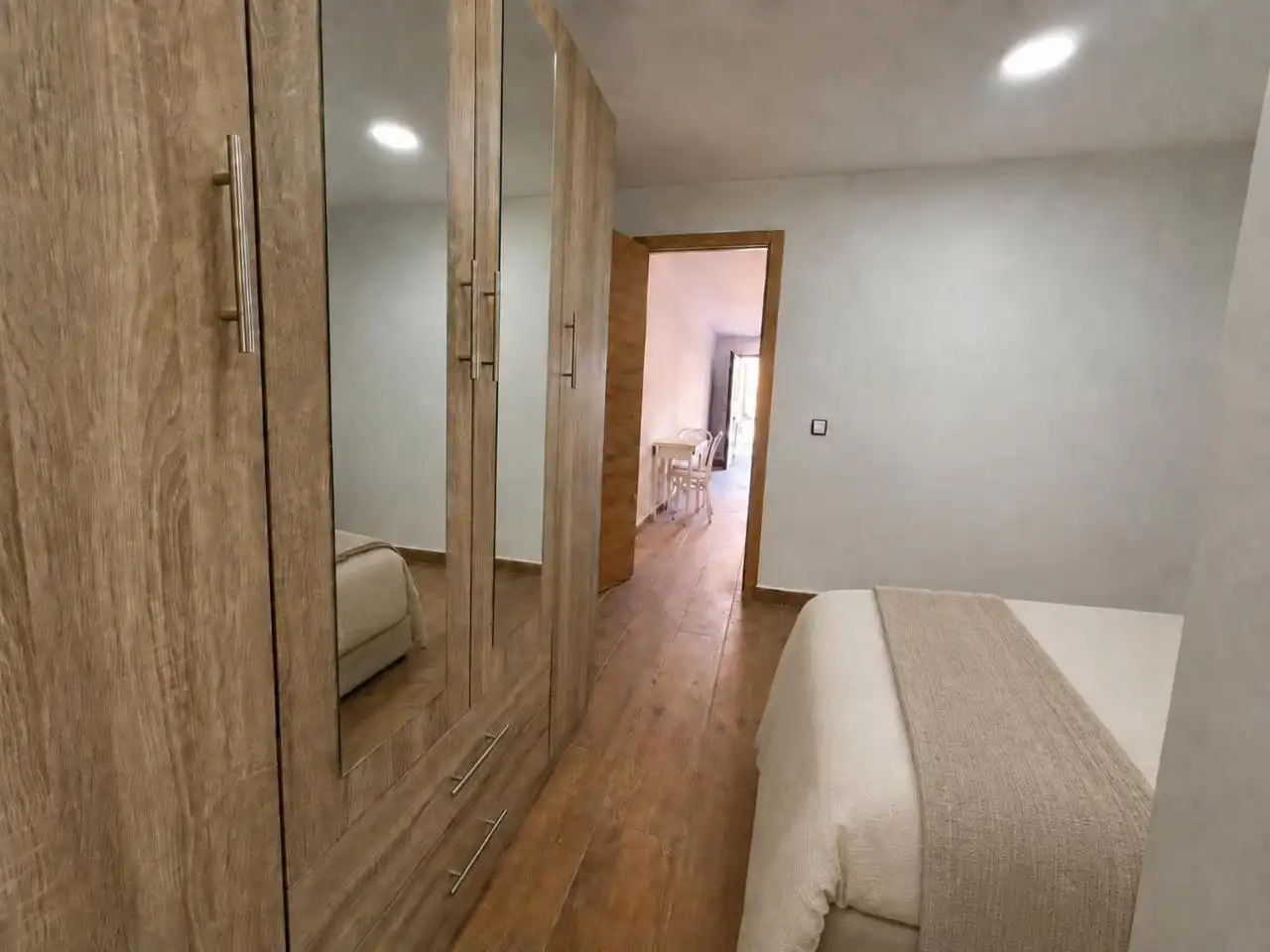 Schlafzimmer von Erdgeschoss zur Miete in Madrid